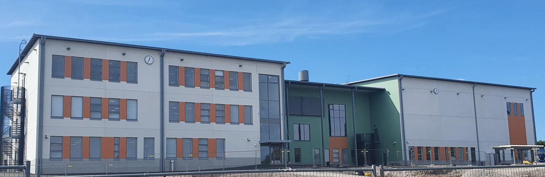 Elisenvaaran uusi koulukeskus elokuussa 2022.